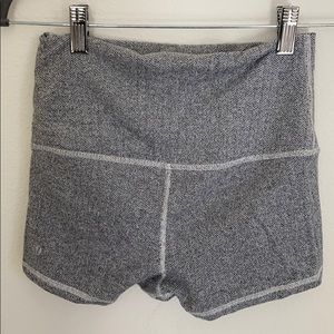 •Lululemon• in movement short, 2.5 inch